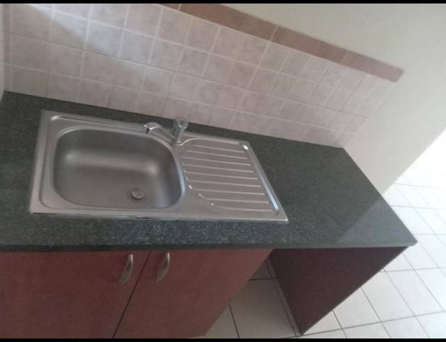 2 BEDROOM PROPERTY TO RENT IN KOSMOSDAL